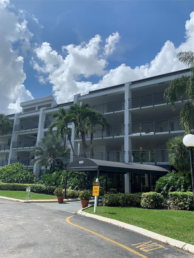 Building Photo - 16051 Blatt Blvd Unit 103