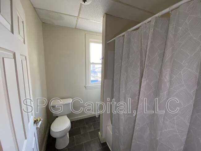 Photo - 1547 W King St