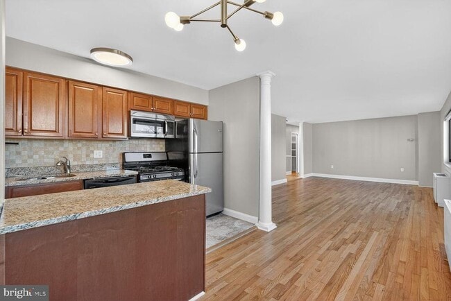 Building Photo - 1200 S Arlington Ridge Rd Unit 504