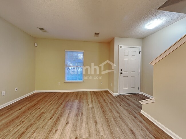 Photo - 8788 Red Oak Dr