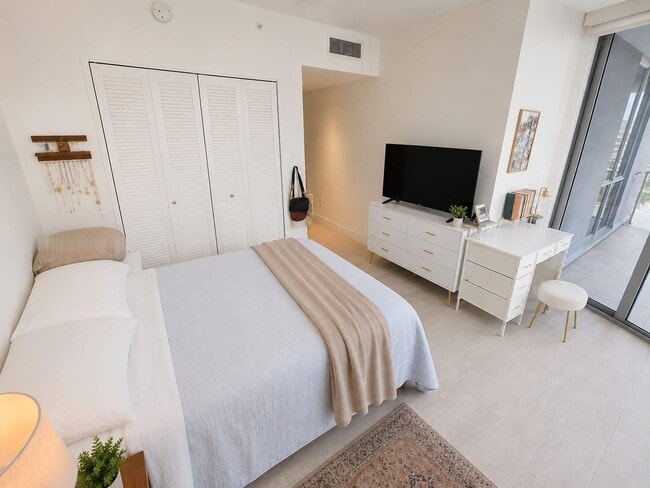 Photo - 1010 SW 2nd Ave Unidad 1409