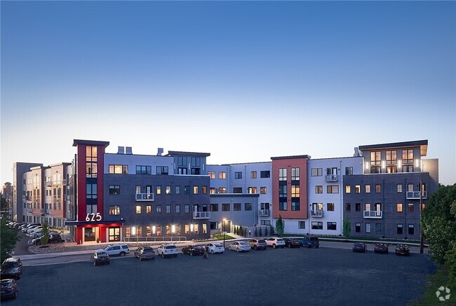 Building Photo - 625 S Goodman St Rental