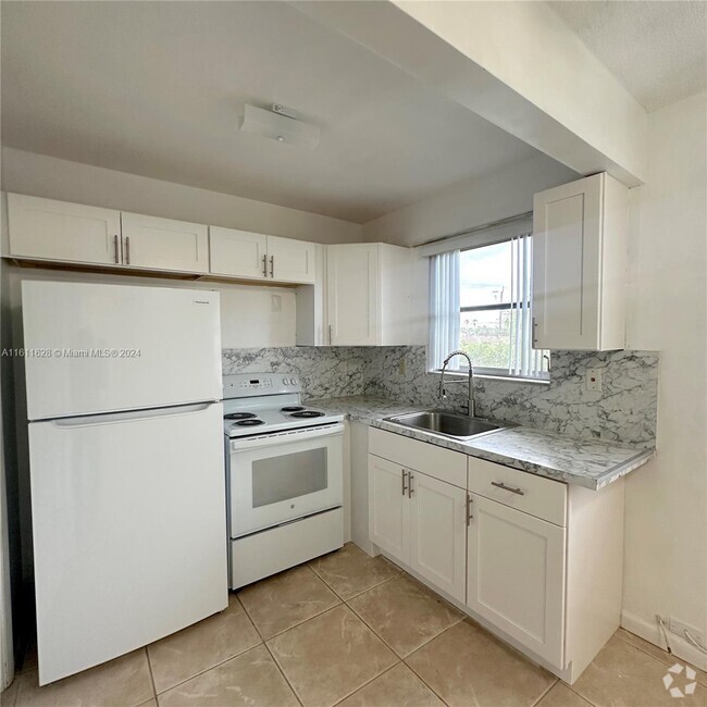 Building Photo - 1 bedroom in Hollywood FL 33020 Rental