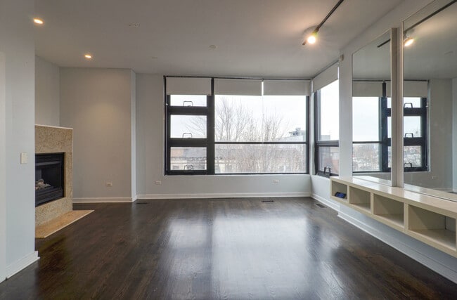 Photo - 2414 W Grenshaw St Unit 3W