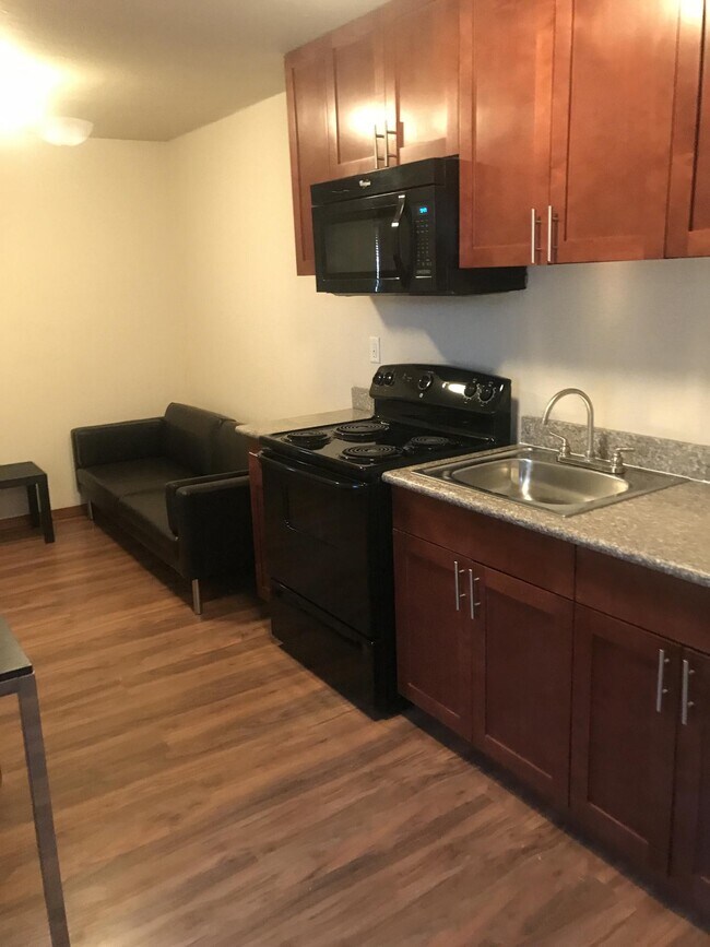 Photo - 200 N W Anderson St