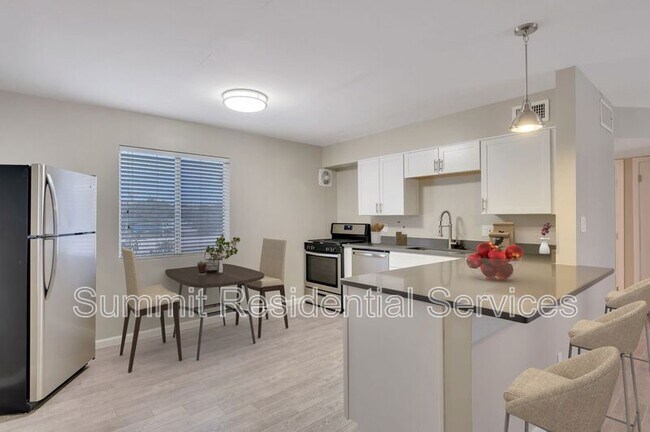 Photo - 714 E 10th St Unidad 2