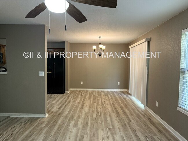 Photo - 1624 NW Samantha Ct