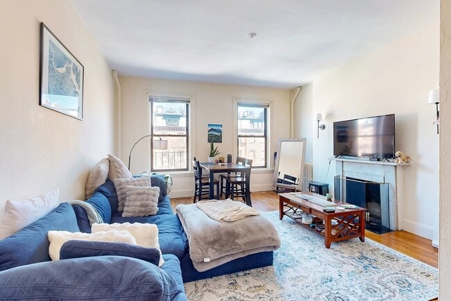 Building Photo - 231 Beacon St Unit 4 Rental