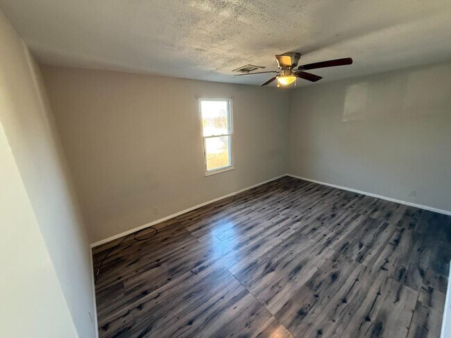 Photo - 4617 Longbranch