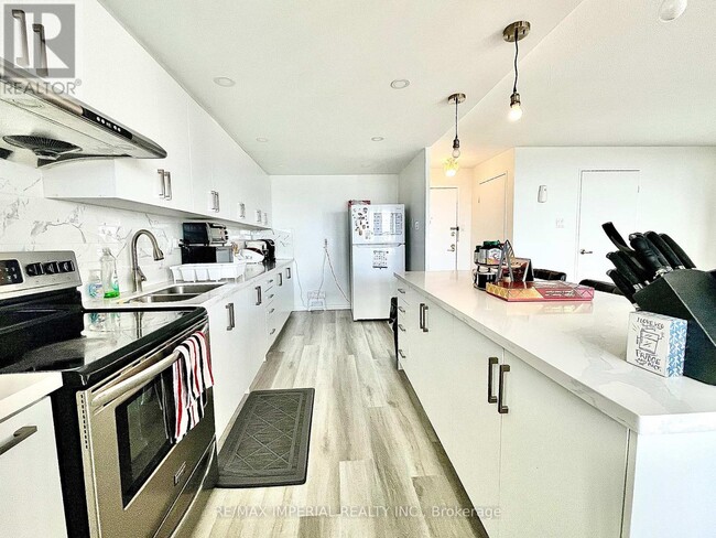 270 Palmdale Dr Unit 1807