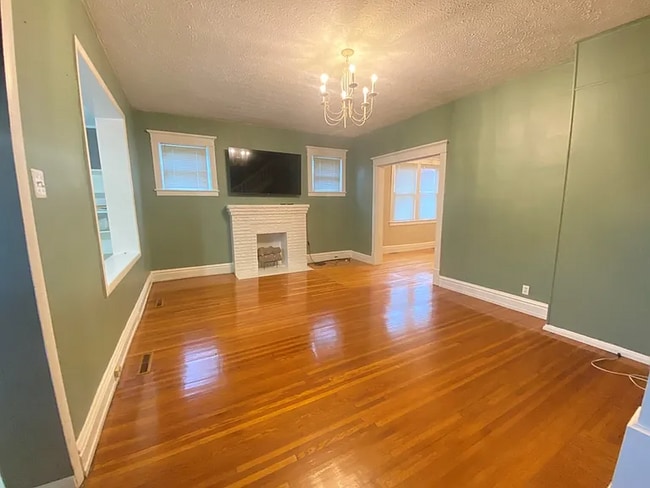 Photo - 42 W 6th Ave