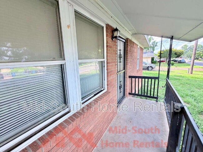 Photo - 721 Best St