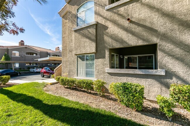 Building Photo - 5525 W Flamingo Rd Unit 1028