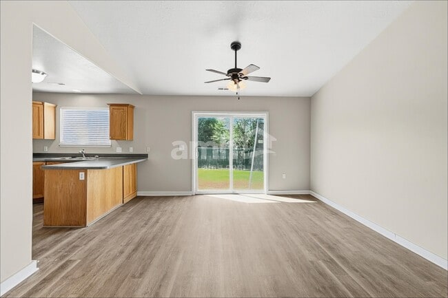 829 E 725 N