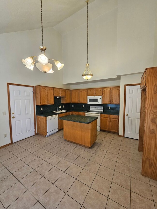 Photo - (3) Bed/(3) Bath in Moore Available NOW!!