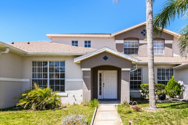 Building Photo - 14580 Laguna Beach Cir Rental
