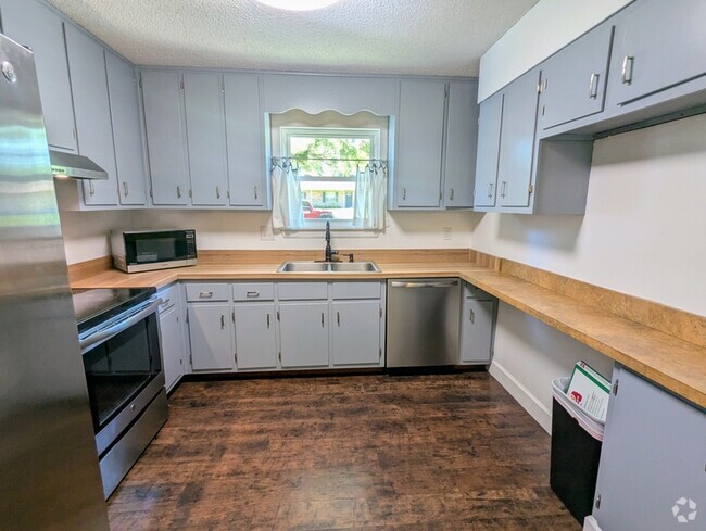 Building Photo - 3248 Whitney Dr W Rental