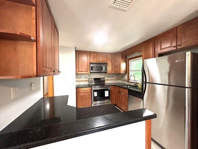 Photo - 122 Running Brook Rd