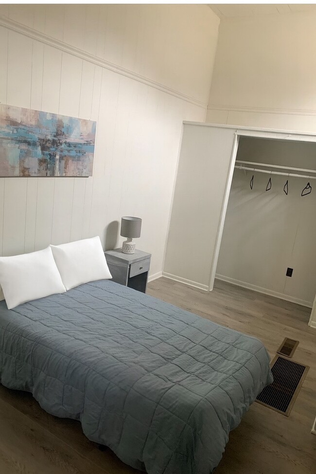 Dormitorio 1 - 140 N Canal St