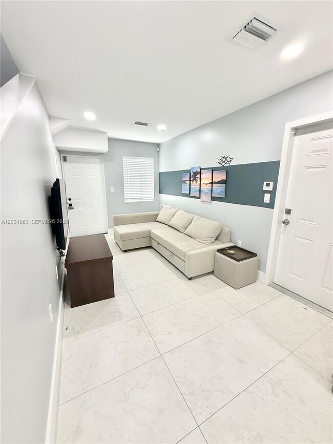 Photo - 932 NW 2nd St