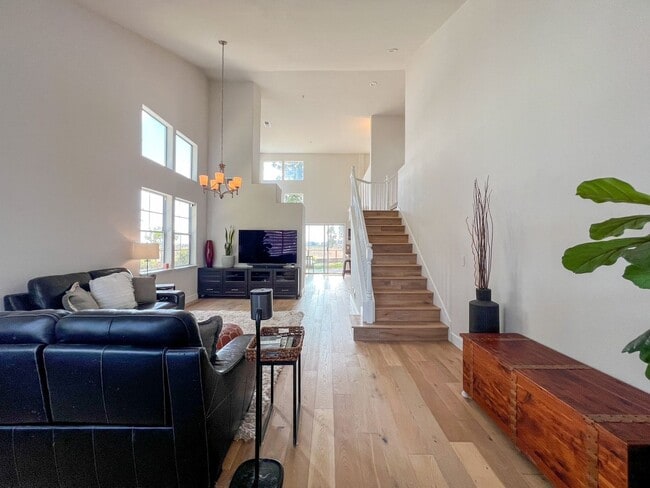 Photo - 35 Regatta Way