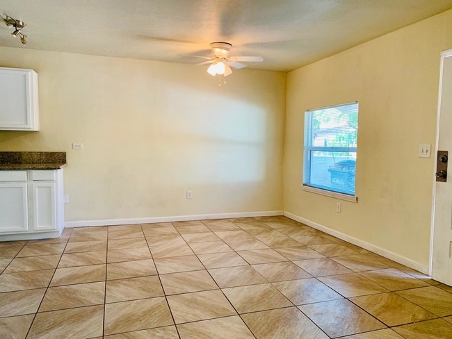 Photo - 408 Sycamore Way