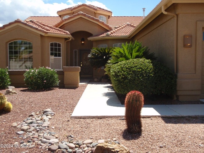 Building Photo - 65535 E Desert Side Dr