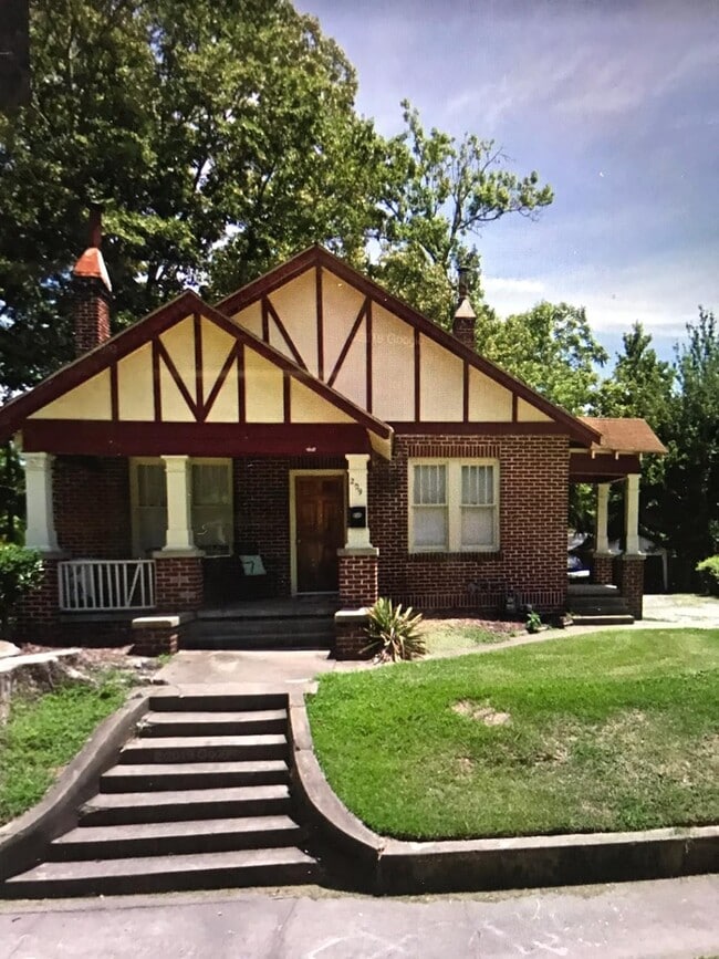 Building Photo - 209 S Summit St Rental