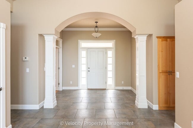 Photo - Awbrey Butte Home with Views!