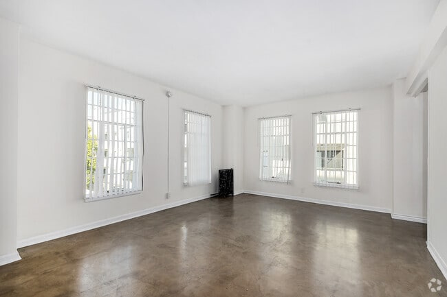 Studio - 500SF - Living Room