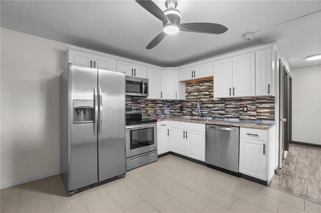Building Photo - 2160 Mineral Spring Ave Unit 3-10