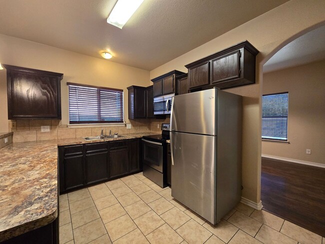 Photo - RENT REDUCTION - AVAILABLE NOW! Unidad 1103 Grace Point Drive -  A