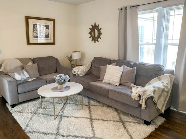 Photo - 3820 N Sheffield Ave