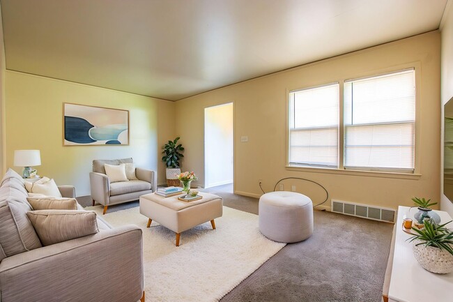 Building Photo - 5833-5835 Lafayette Avenue Unit 5833