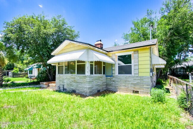 Photo - 569 W 49th St