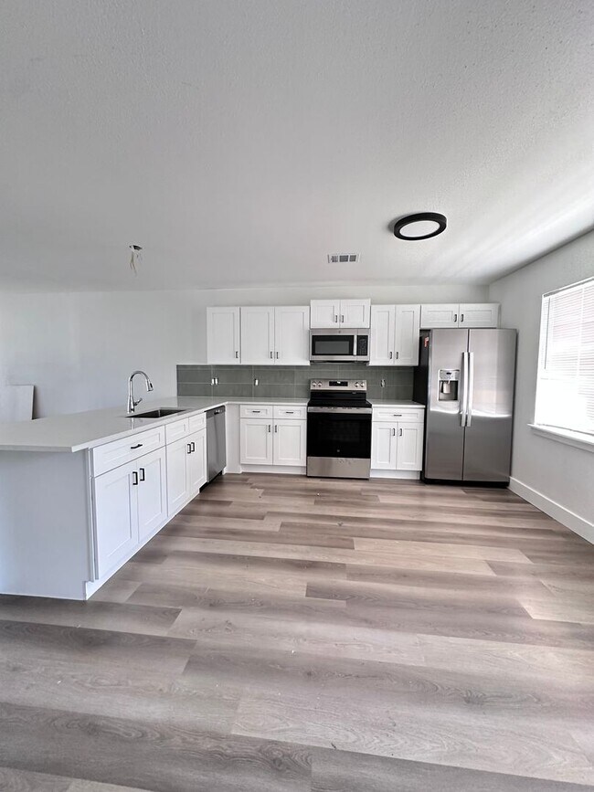 Hi you looking at me? Come closer! Townhome Townhome Rental