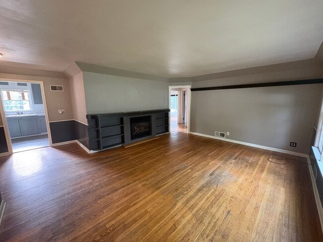 Photo - 2419 Pine St