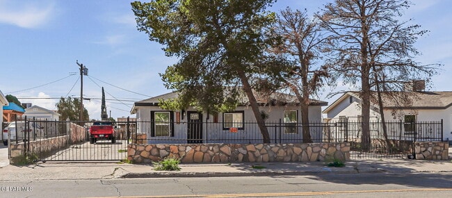 Photo - 7740 Phoenix Ave