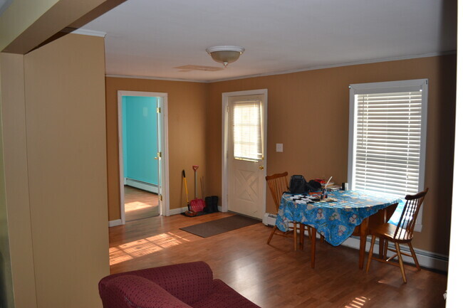 Building Photo - 552 Main St Unit 553B Rental