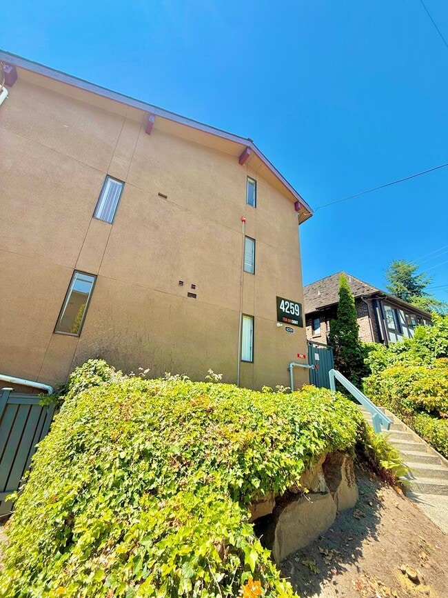 4259 8th Ave NE Unidad 10