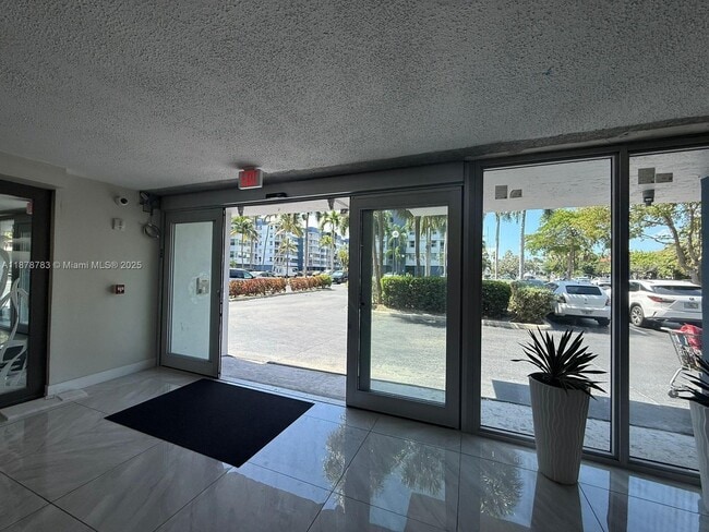 Building Photo - 16546 NE 26th Ave Unit 4J Rental