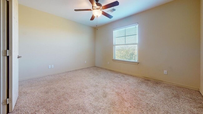 Photo - 709 Luther W St