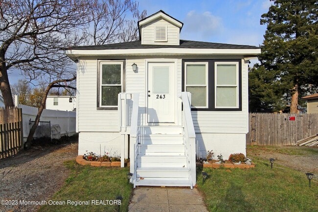 Photo - 243 Seabreeze Ave