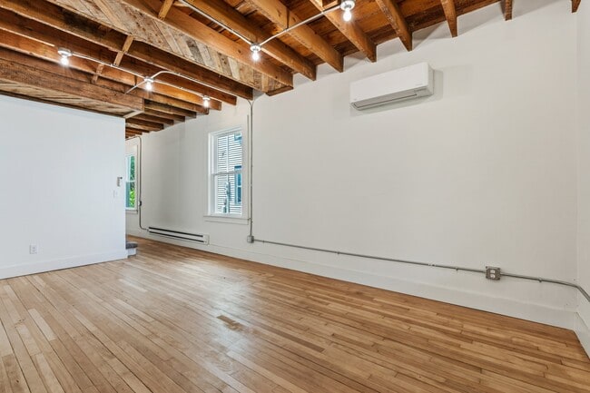 Building Photo - 1546 Selby Ave