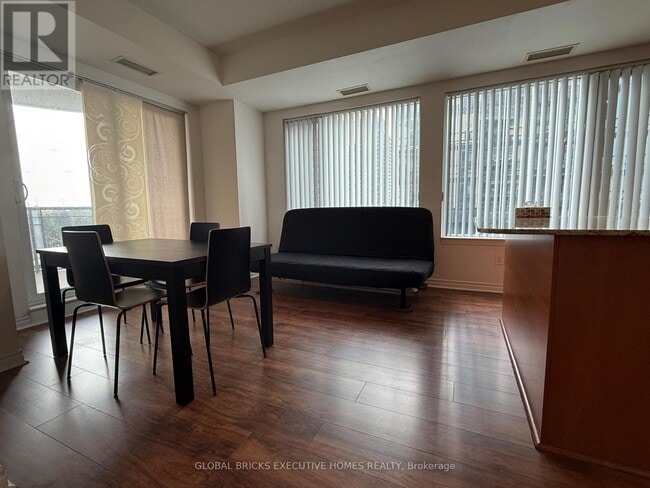 Photo - 385 Prince of Wales Dr Unit 423