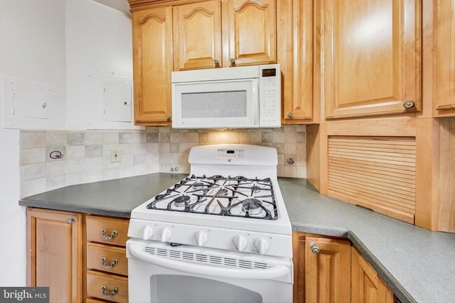 Photo - 7611 Maple Ave Unit 202