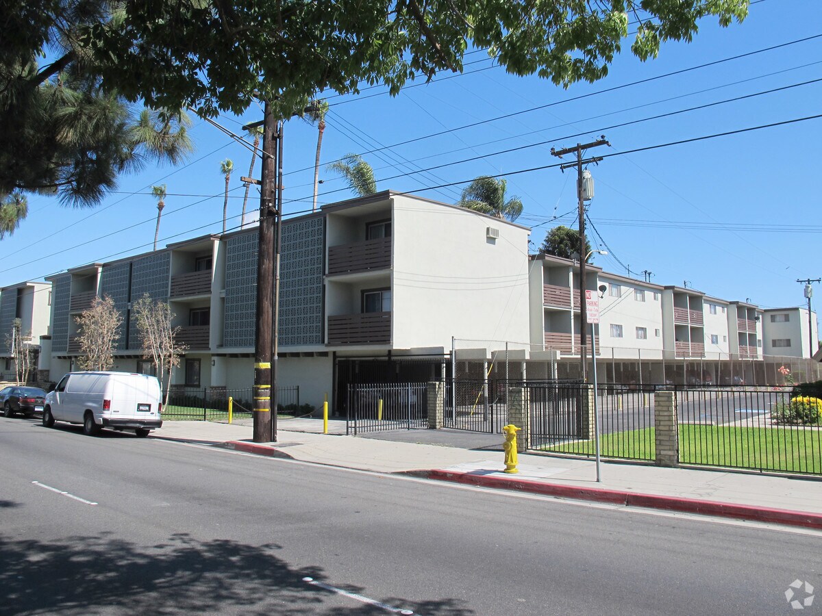 Photo - 8700 Rosecrans Ave