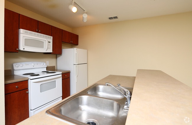 1BR/ 1BA - Kitchen