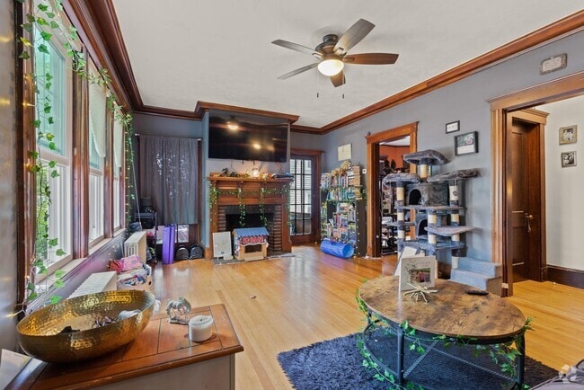 Building Photo - 212 Maplewood St Unit 212 Rental