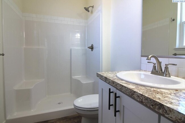 Photo - 3 Bed/2.5 Bath Townhouse in Kennewick